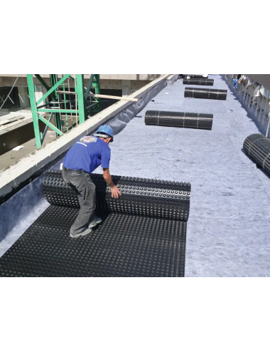 Membrana alveolare drenante per giardini pensili con riserva d’acqua