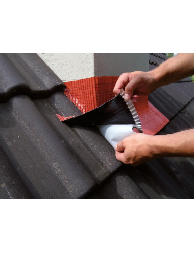 Raccordo autoadesivo per tetti – Alternativa a piombo, rame e zinco